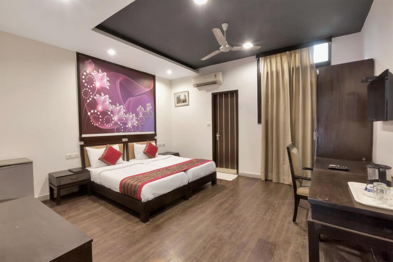 Oyo 9841 The Vivir 1 Hotel Noida Ngoại thất bức ảnh