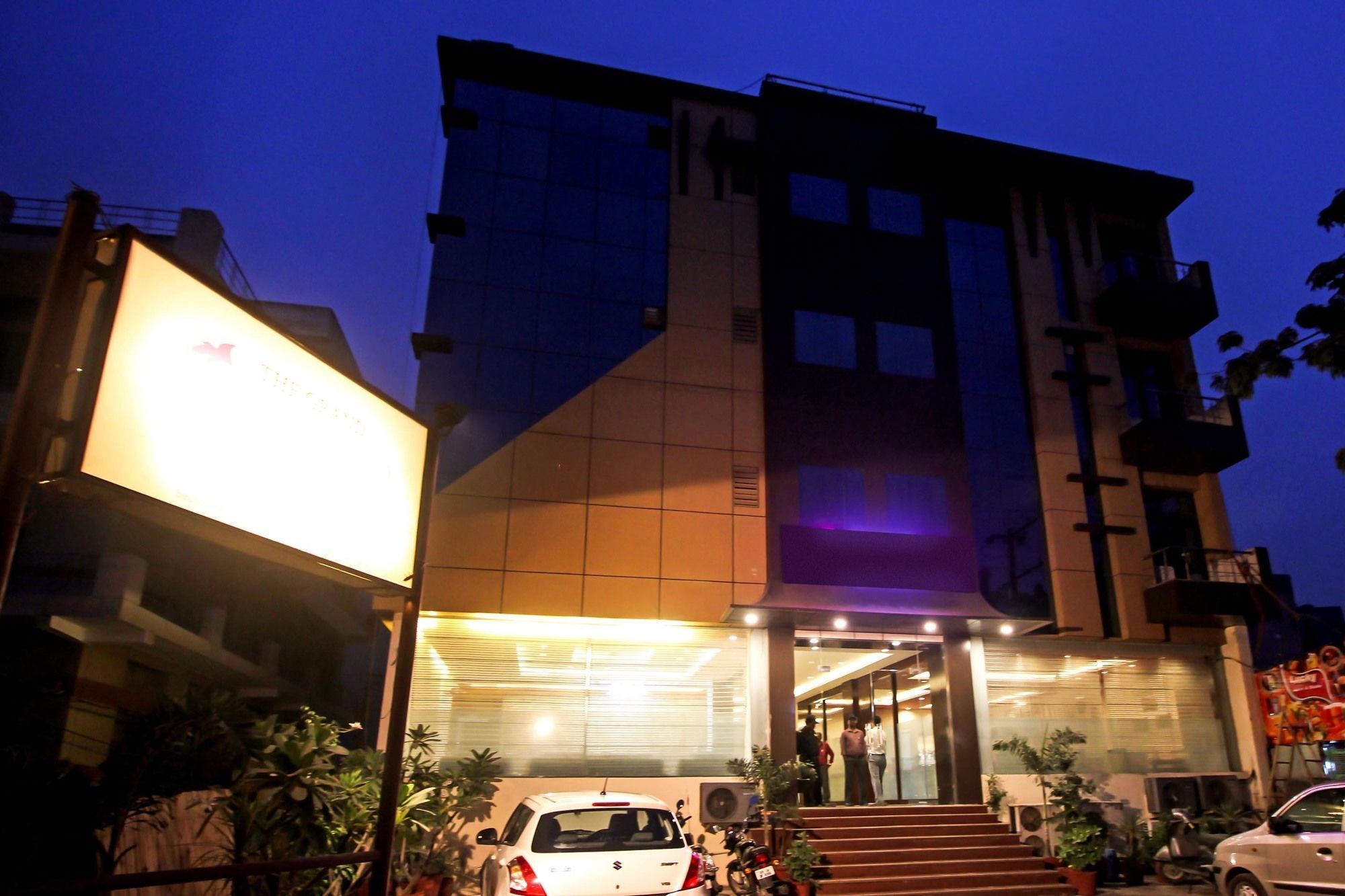 Oyo 9841 The Vivir 1 Hotel Noida Ngoại thất bức ảnh